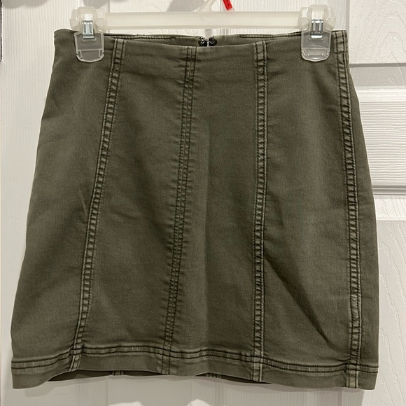 Size 4 Army Green a line skirt - Free People - Picture 1 of 3